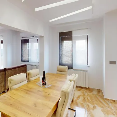 Gogi Apartment